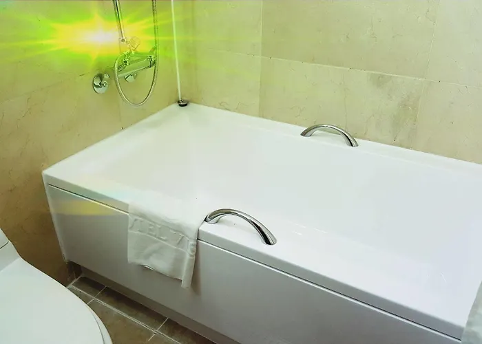 Vision Hotel 2*